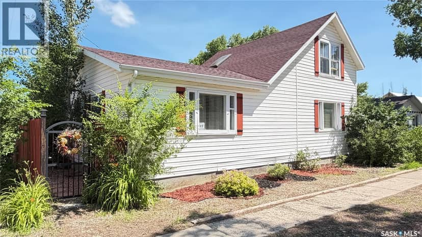 217 2nd AVENUE, Maple Creek, photo 2