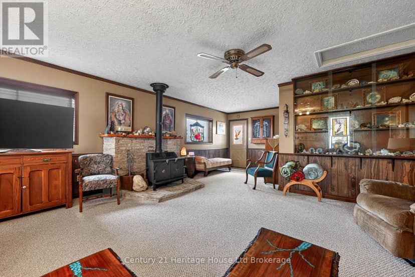 776443 Blandford Road — photo 15 of 40