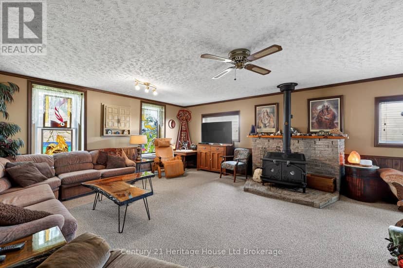 776443 Blandford Road, Blandford-Blenheim, photo 4