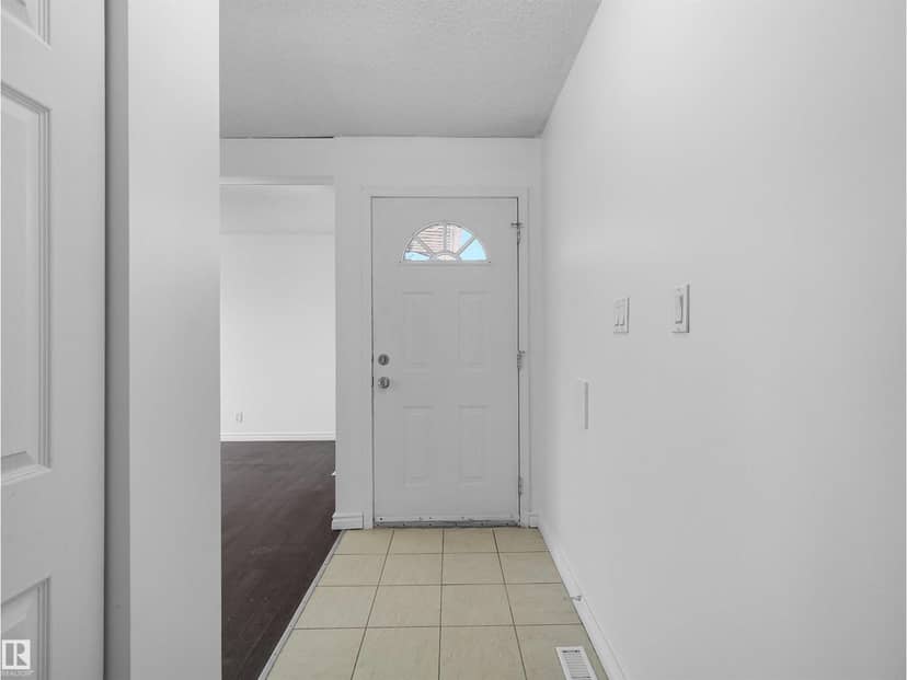 4827 17 AV NW — photo 16 of 40