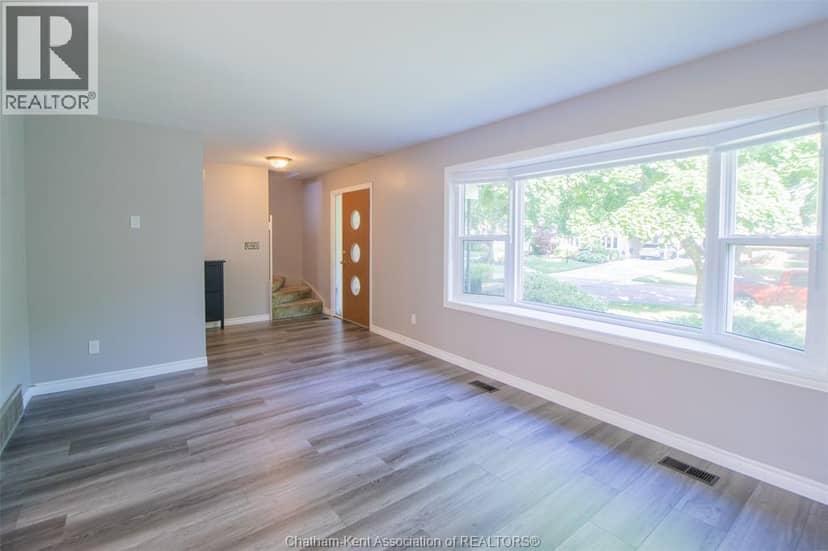 24 Finch Avenue — photo 11 of 31