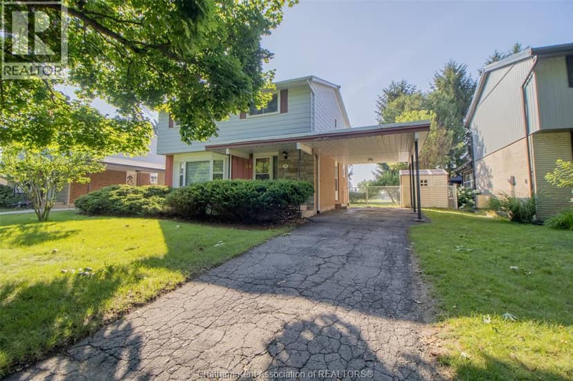 24 Finch Avenue — photo 2 of 31