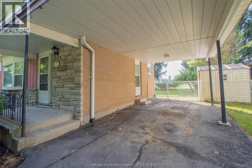 24 Finch Avenue — photo 3 of 31
