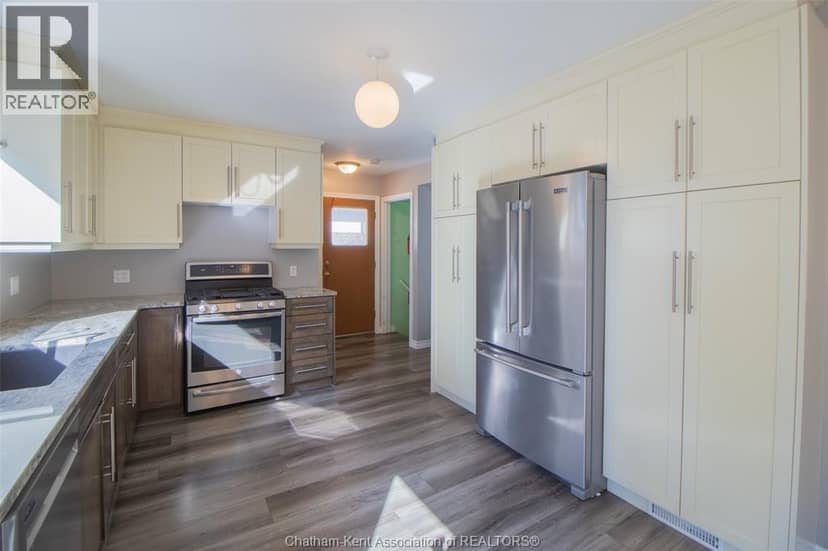 24 Finch Avenue — photo 7 of 31