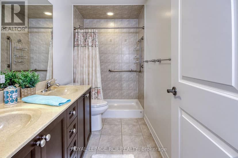 213 - 60 Ann Street — photo 22 of 35