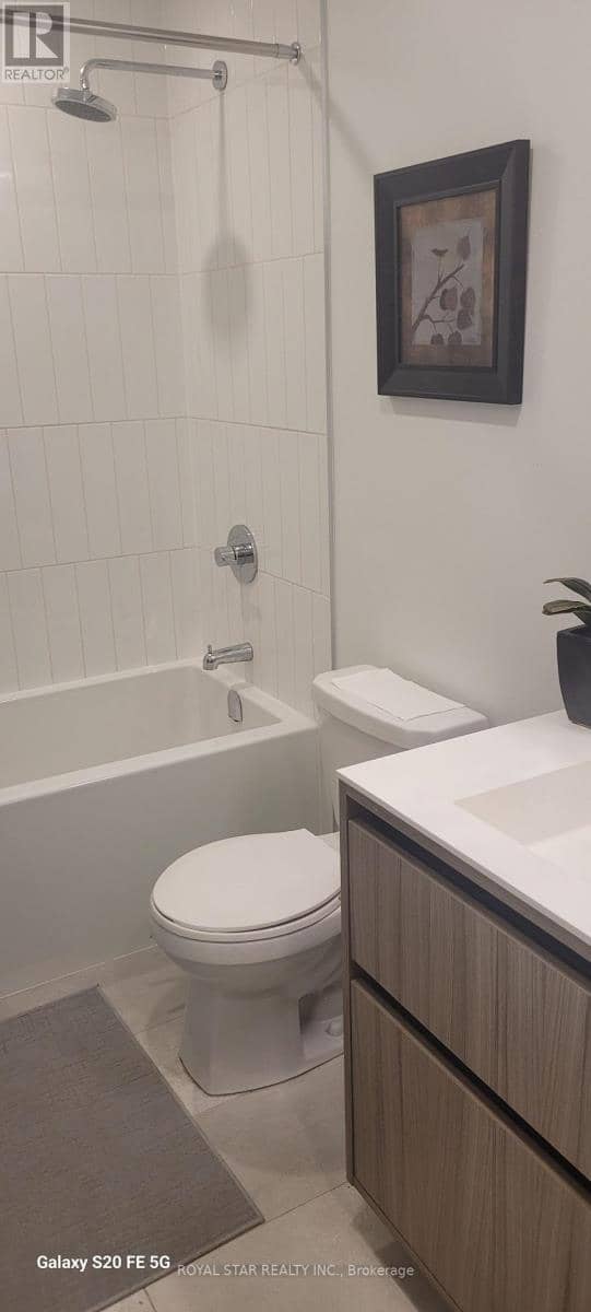 901 - 8 Beverley Glen Boulevard — photo 6 of 13