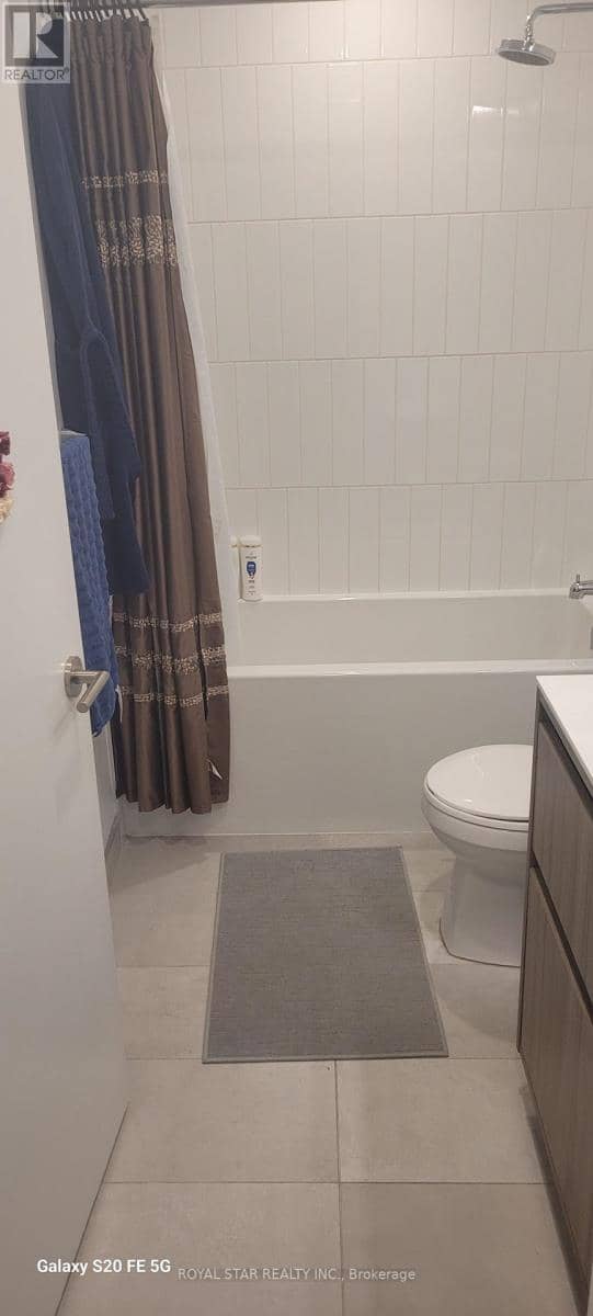 901 - 8 Beverley Glen Boulevard — photo 7 of 13