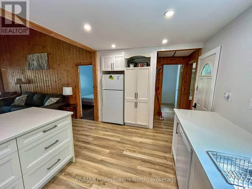 1129 Comak Crescent — photo 10 of 40