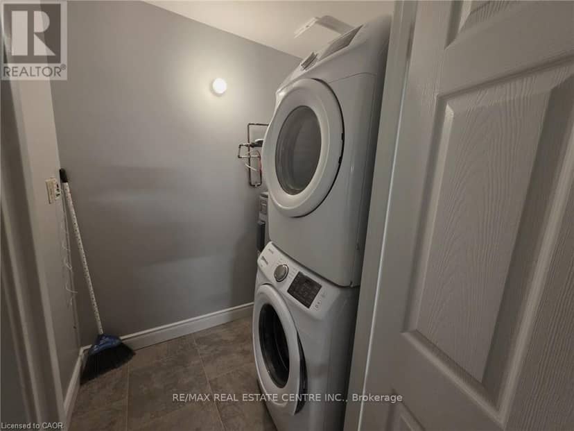 106 - 565 Greenfield Avenue — photo 9 of 40