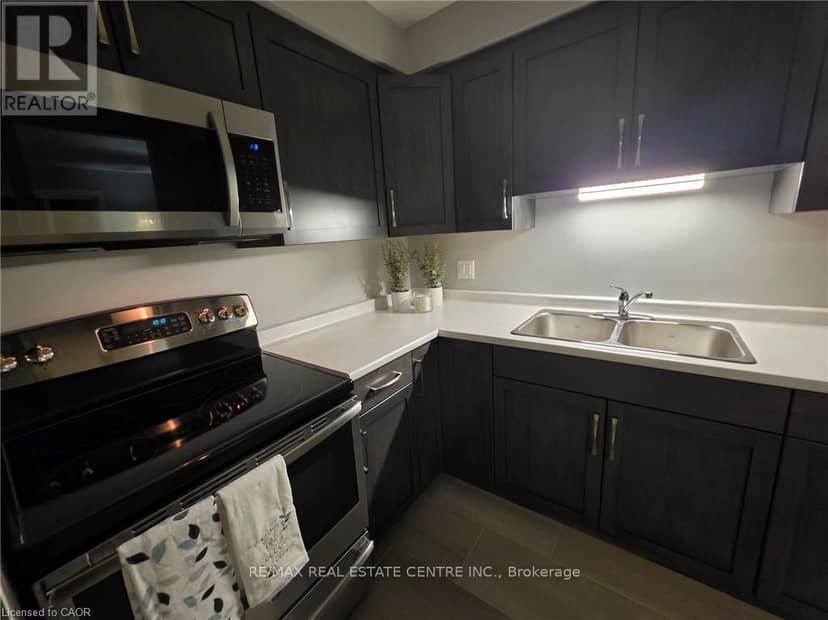 106 - 565 Greenfield Avenue — photo 4 of 40