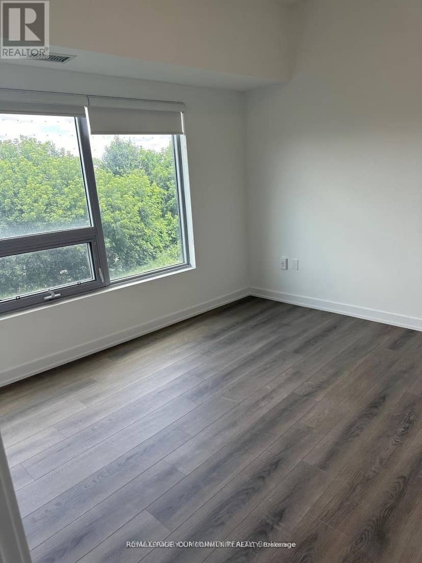 313 - 2433 Dufferin Street — photo 5 of 8
