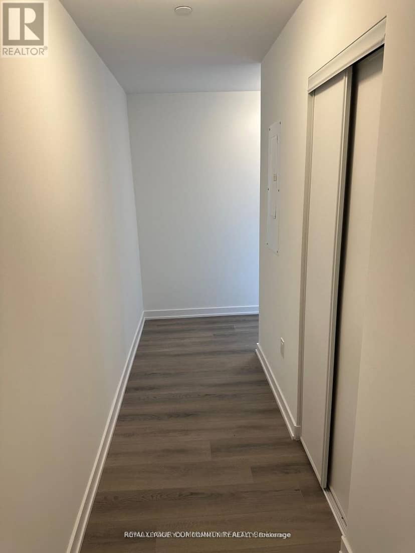 313 - 2433 Dufferin Street — photo 7 of 8