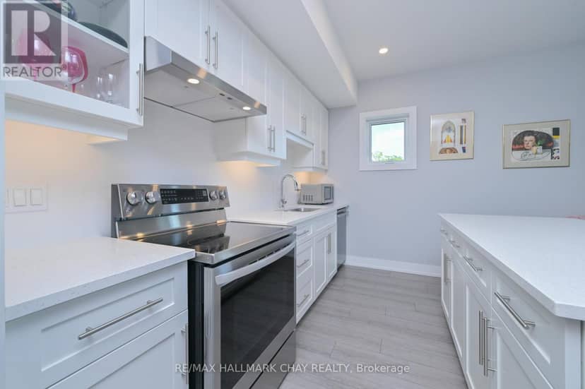 312 - 17 Centre Street — photo 7 of 27