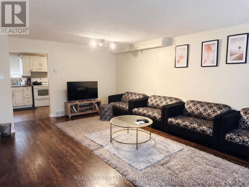 25 - 475 Sandringham Crescent — photo 3 of 13