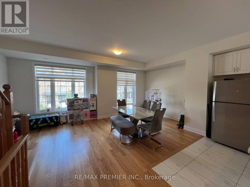 28 Petch Avenue — photo 3 of 14