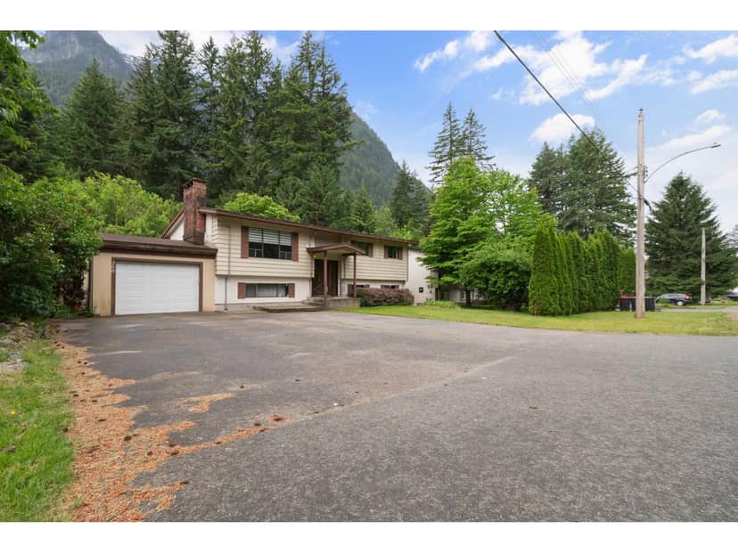 260 ROBERTSON CRESCENT, Hope, Hope