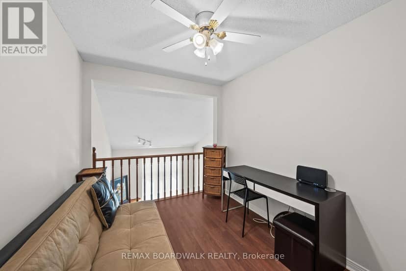 50 Gray Crescent — photo 21 of 32