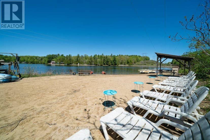 2471 Road 506, Frontenac