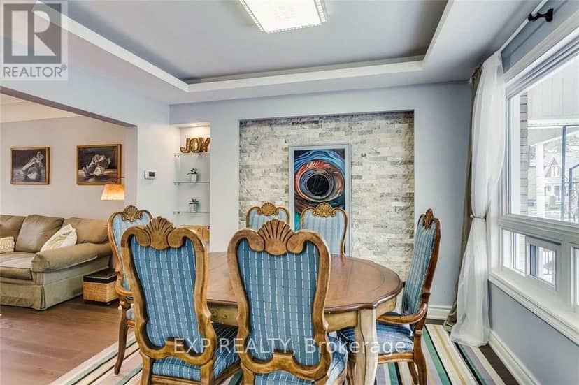 102 Rosslyn Avenue N, Hamilton, photo 2
