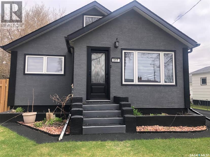 317 Maple AVENUE — photo 1 of 40