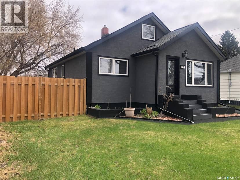 317 Maple AVENUE — photo 3 of 40