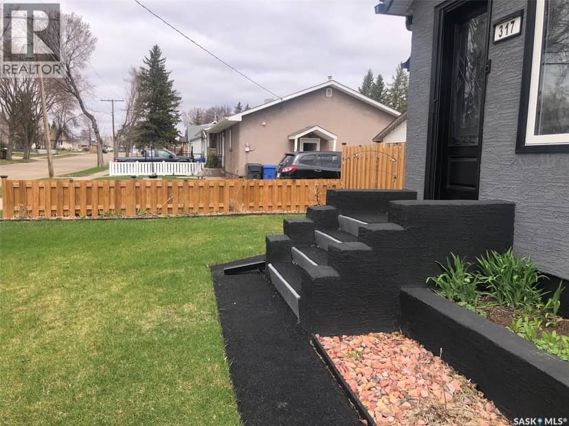 317 Maple AVENUE — photo 9 of 40
