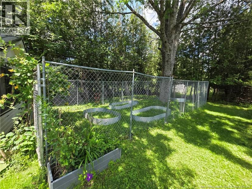 35 Queen West Street — photo 8 of 31