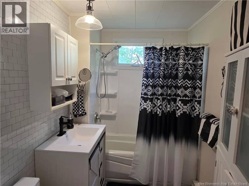 35 Queen West Street — photo 28 of 31