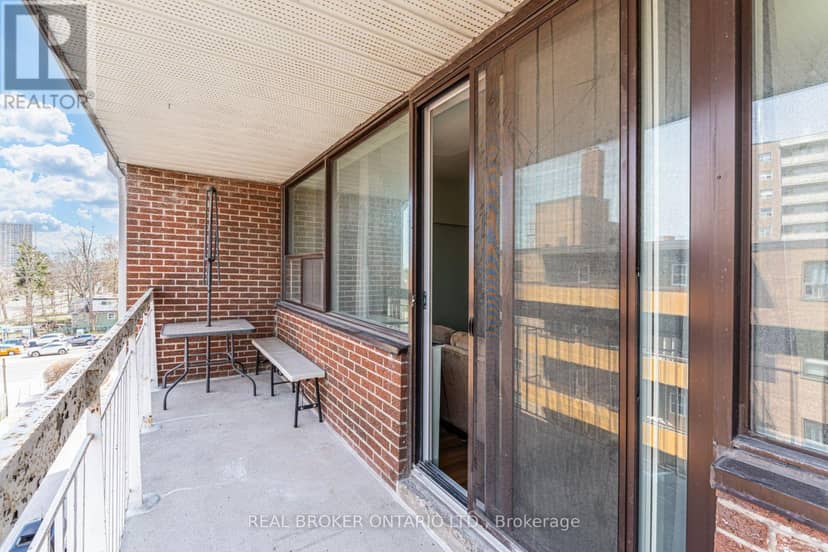 402 - 4060 Lawrence Avenue E — photo 25 of 26