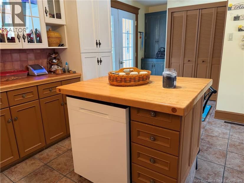 648 TOUSSAINT Road — photo 9 of 33