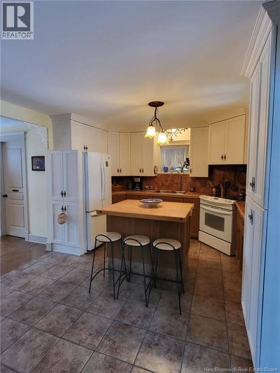 648 TOUSSAINT Road — photo 7 of 33