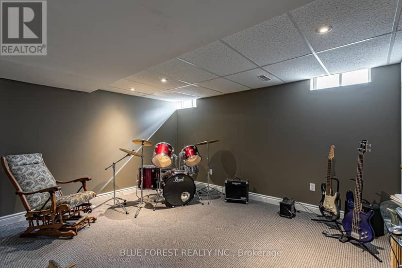 14 Eric Drive — photo 31 of 40