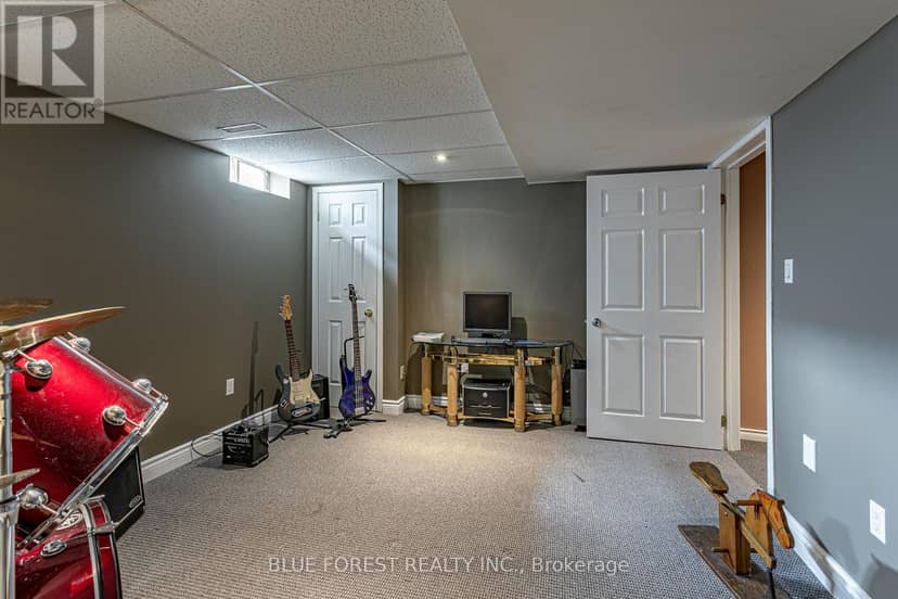 14 Eric Drive — photo 32 of 40