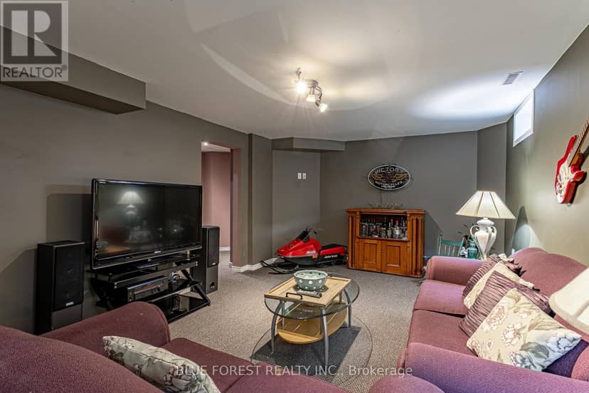 14 Eric Drive — photo 35 of 40