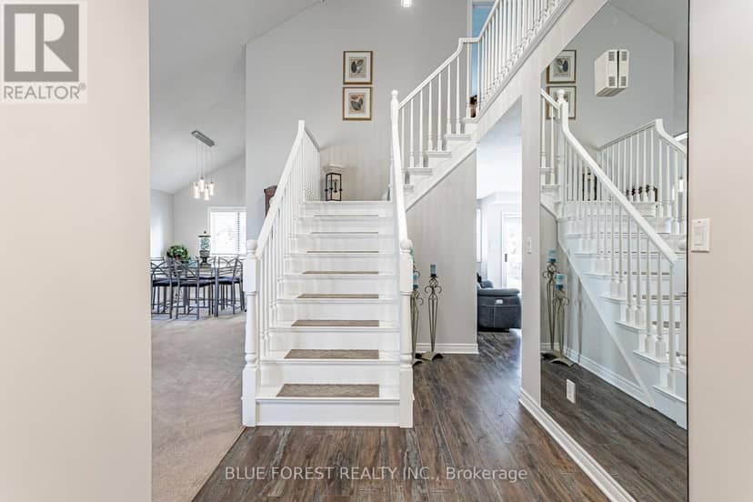 14 Eric Drive — photo 4 of 40