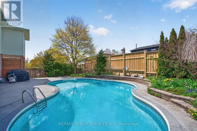 2 Dunbar Drive — photo 1 of 40