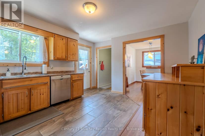 7 Birch Crescent — photo 13 of 29