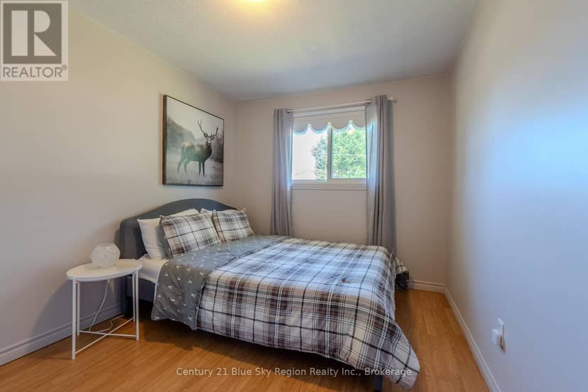 7 Birch Crescent — photo 14 of 29