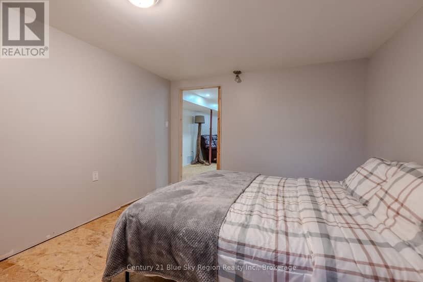 7 Birch Crescent — photo 25 of 29
