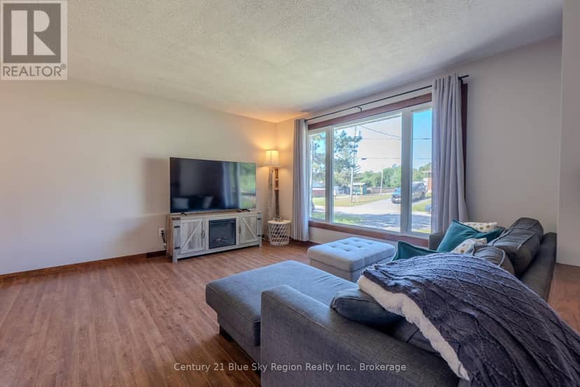 7 Birch Crescent, Temagami, photo 4