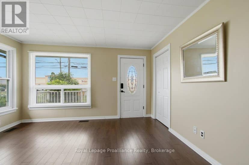 395 Sidney Street — photo 4 of 33