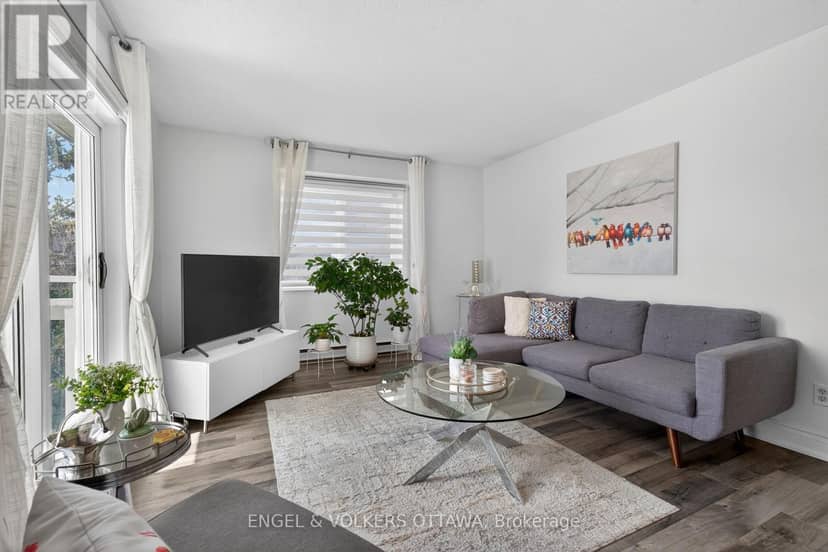 307 - 270 Lorry Greenberg Drive — photo 10 of 18