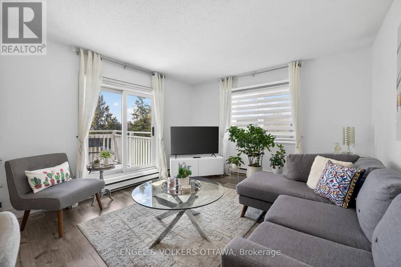 307 - 270 Lorry Greenberg Drive — photo 11 of 18