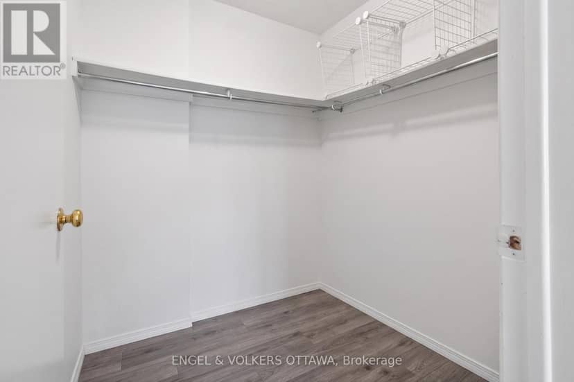 307 - 270 Lorry Greenberg Drive — photo 16 of 18