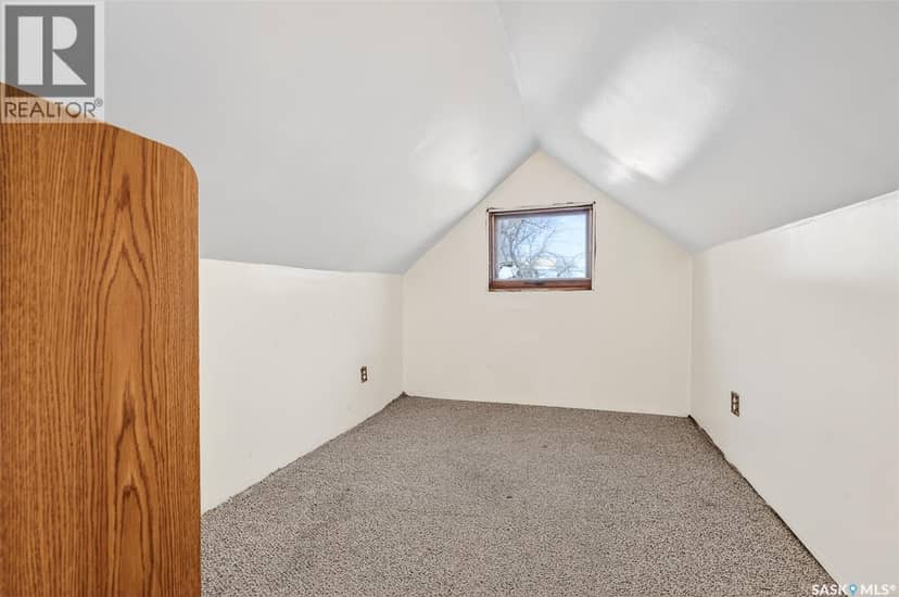 528 Ominica STREET E — photo 38 of 40