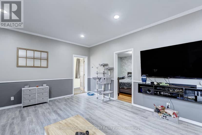 685744 Main Street — photo 16 of 40