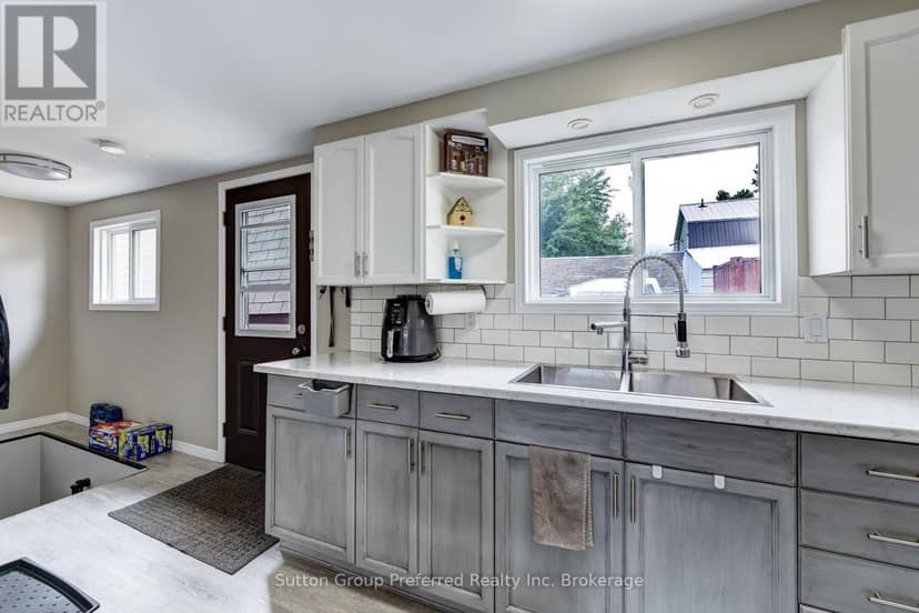 685744 Main Street — photo 4 of 40