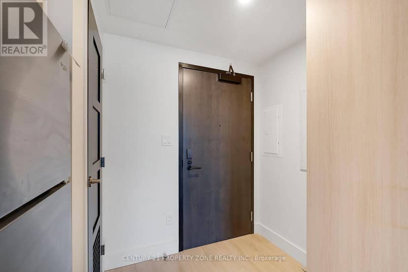 2429 - 145 Columbia Street W — photo 12 of 26