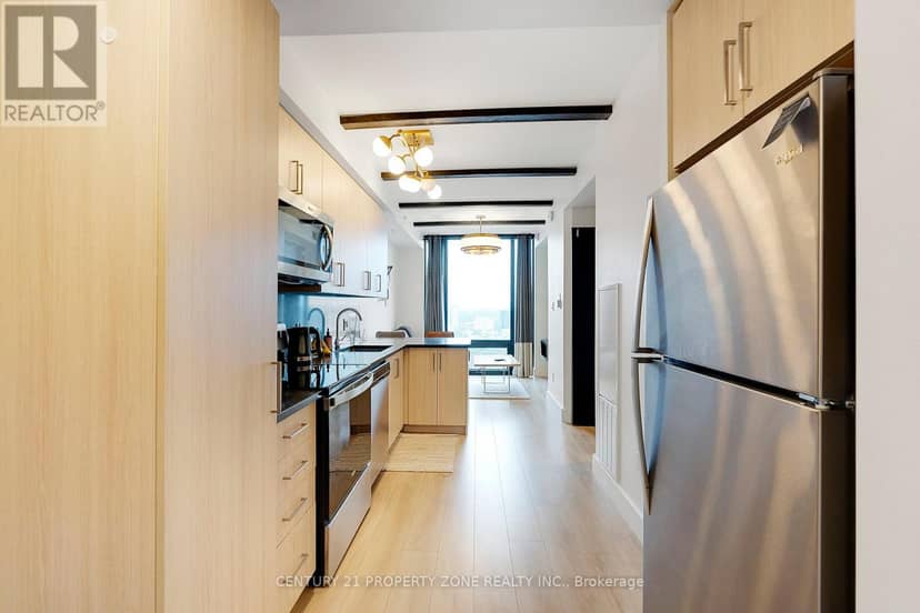 2429 - 145 Columbia Street W — photo 13 of 26