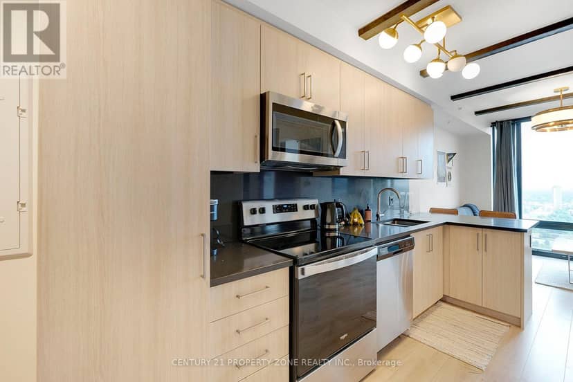 2429 - 145 Columbia Street W — photo 14 of 26